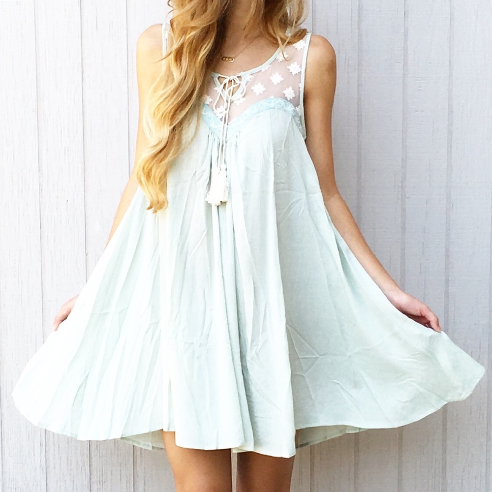 lace and mint dress - Picture 1 of 4