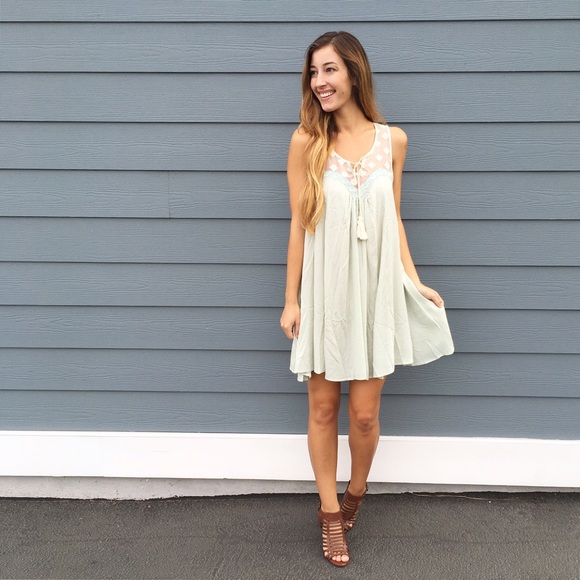 lace and mint dress - Picture 4 of 4