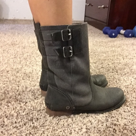 Gray sorel wedge boots in great condition - Picture 1 of 3