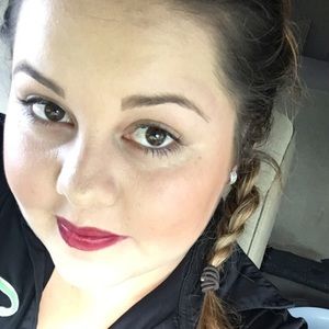 Meet your Posher, Abigail