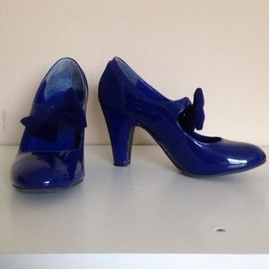 Size 8 Blue MaryJane heels with Bow