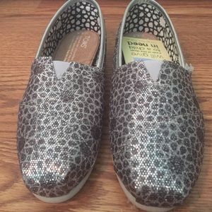 Gray/silver sparkly Toms