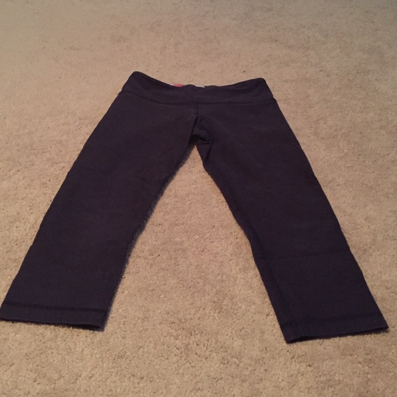 Lululemon Capri navy blue
