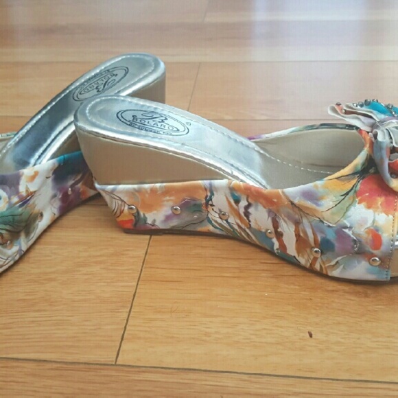 Wedge floral slip on shoes - Picture 2 of 3