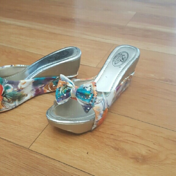 Wedge floral slip on shoes - Picture 3 of 3