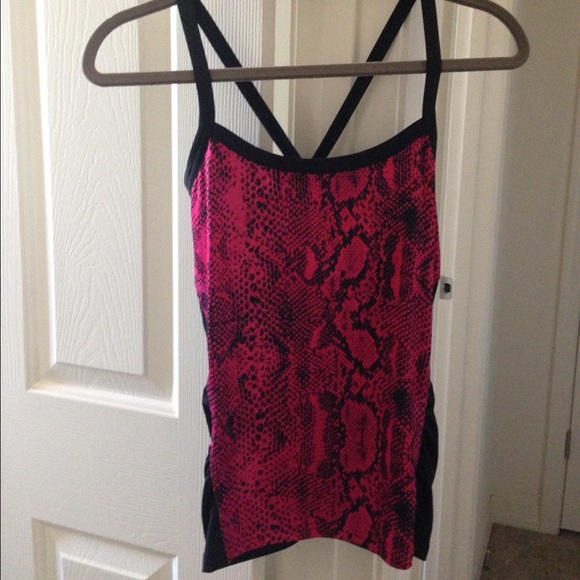 NWT Sofia Vergara active top