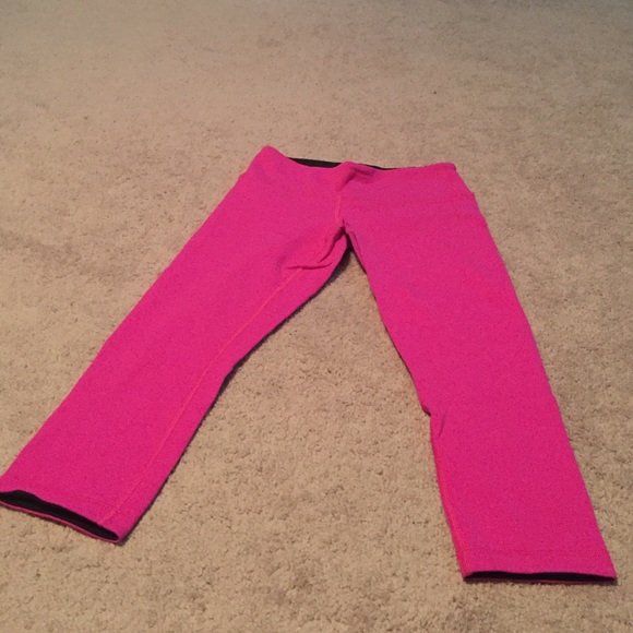 Lululemon Reversible Hot Pink/Black Capri