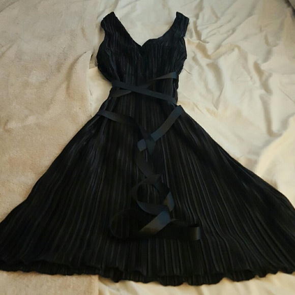 Black dress w strap
