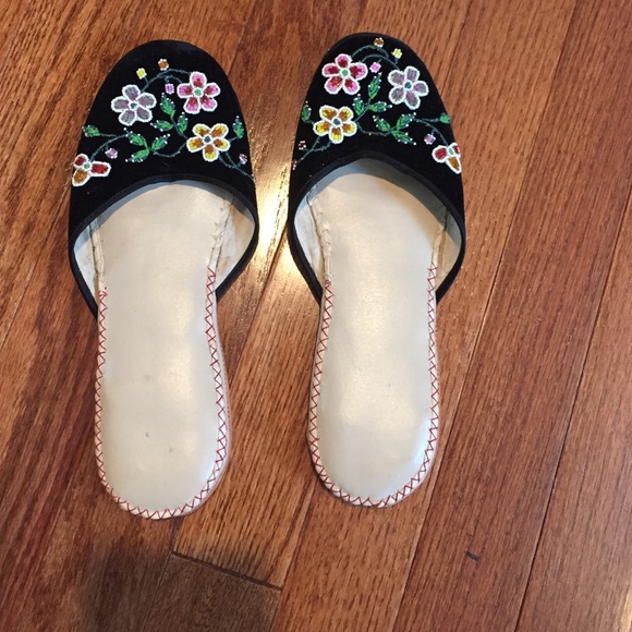 VTG Beautiful beaded slippers.