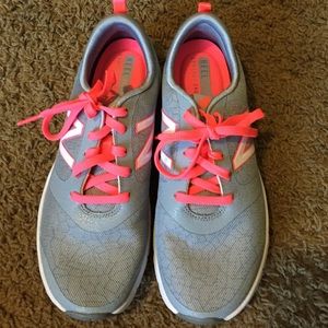 Women's Sz 7 New Balance running shoe
