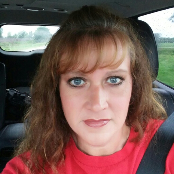 Meet your Posher, Amanda - Picture 1 of 2