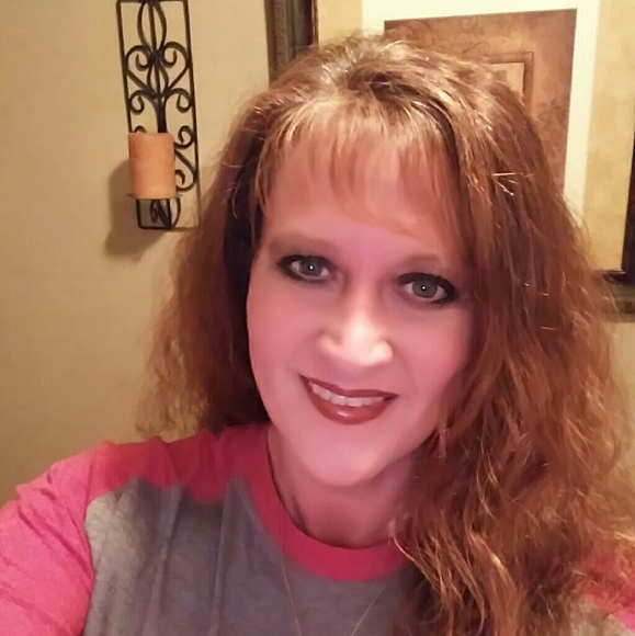 Meet your Posher, Amanda - Picture 2 of 2