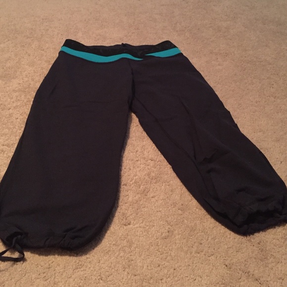 Lululemon Navy Blue Capri drawstring tie, size 10