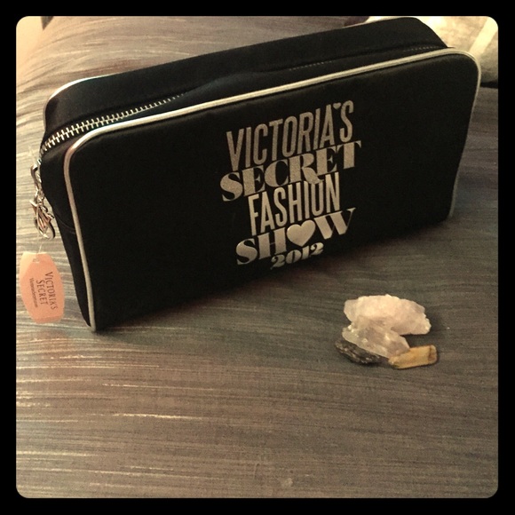 NWT 💕 VS makeup bag