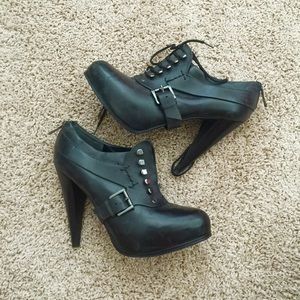 8.5 Guess by Marciano booties