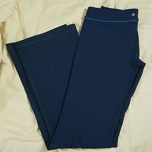 Lululemon Athletica 8 navy blue flare yoga pants