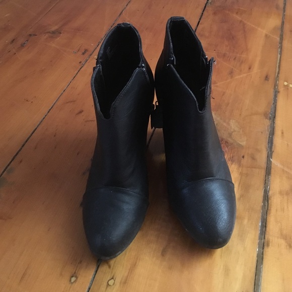 Black Veepa Rampage booties
