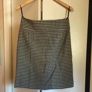 Banana Republic houndstooth pencil skirt