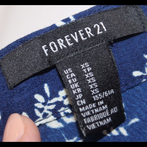 blue and white patterned mini skirt - Picture 3 of 3