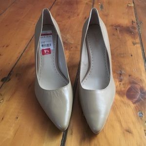 Tan Adrienne Vittadini heels