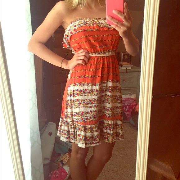 🆕 floral print strapless dress!