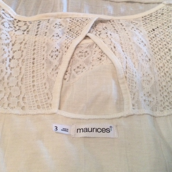 Maurices brand size 3 shirt