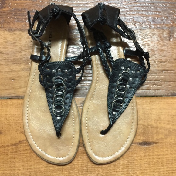 Cute sandals!