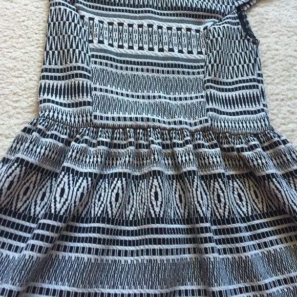 Black & white dress 😍🐼 - Picture 2 of 4