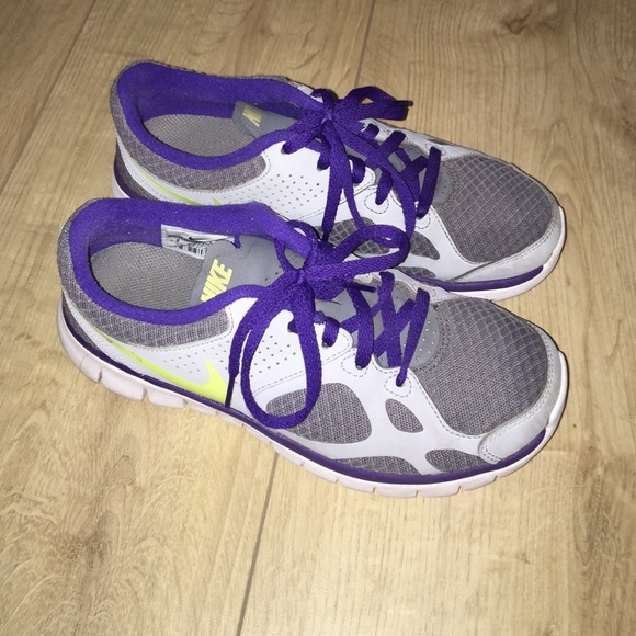 NIKE Sneakers
