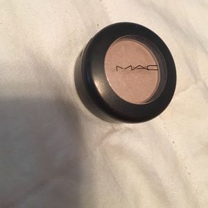 Mac eye shadow shroom satin