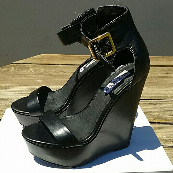 🔴SOLD🔴 Steve Madden "XPLICIT" Wedges - Picture 1 of 4