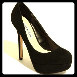 Suede platform pumps