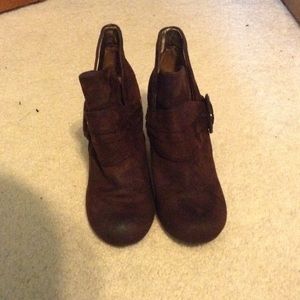 ON HOLD! Brown suede ankle booties