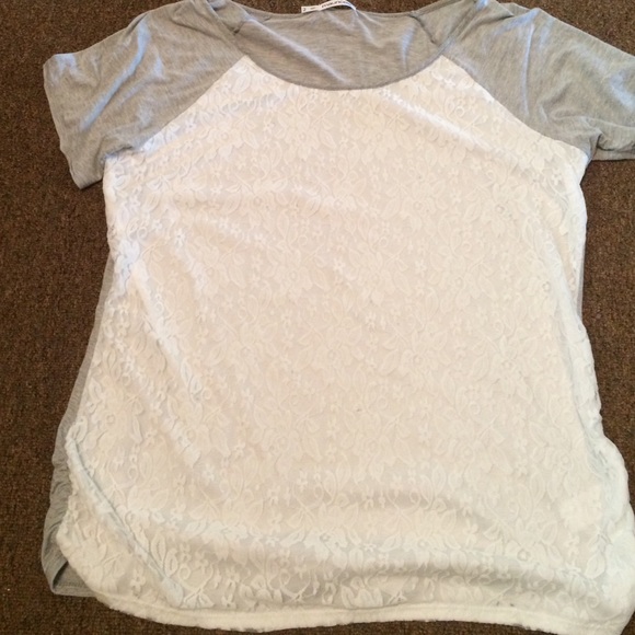 Size 2 Maurices lace front tee