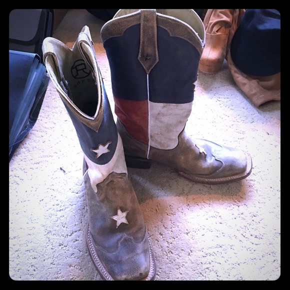 Cowboy/cowgirl boots with Texas flag