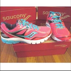 WOMEN'S SAUCONY PROGRID LANCER 
size 10
