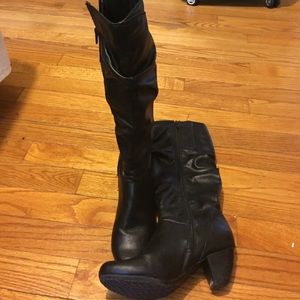 Bare Traps tall black boots size 8