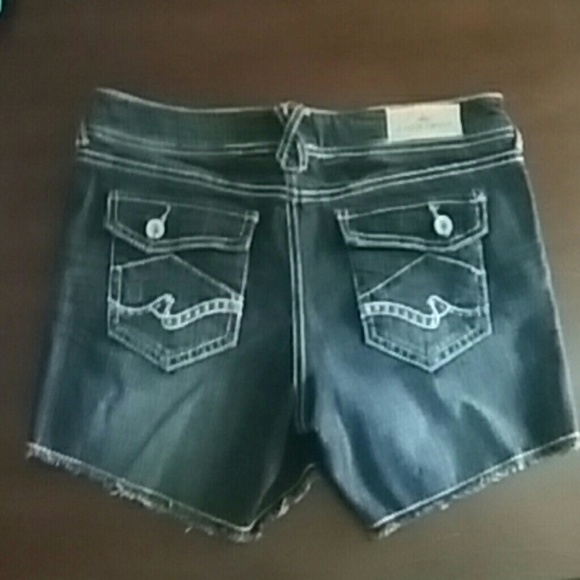 Size 7 blue jean fringe cut shorts