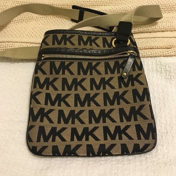 Michael Kors Small messenger bag