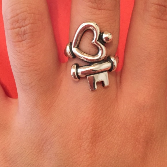 SOLD ‼️‼️‼️ James Avery "key to my heart" ring - Picture 3 of 4