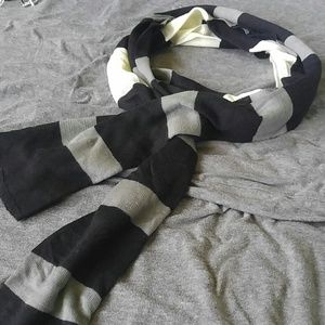 Striped gray-scale scarf