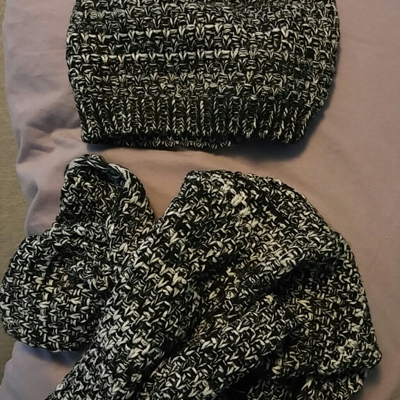 Jessica Simpson scarf and hat