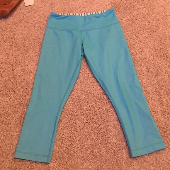 LULULEMON BLUE CROPS - Picture 2 of 4