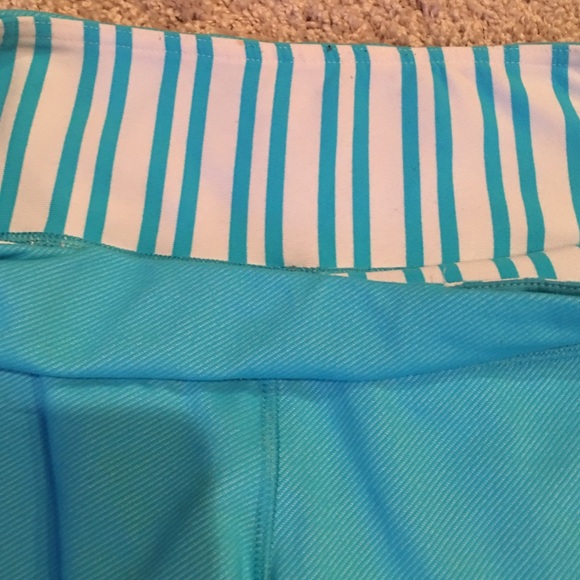 LULULEMON BLUE CROPS - Picture 3 of 4