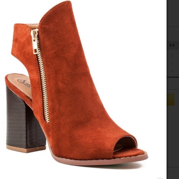 Super Chic Fashion Heels - Picture 2 of 4