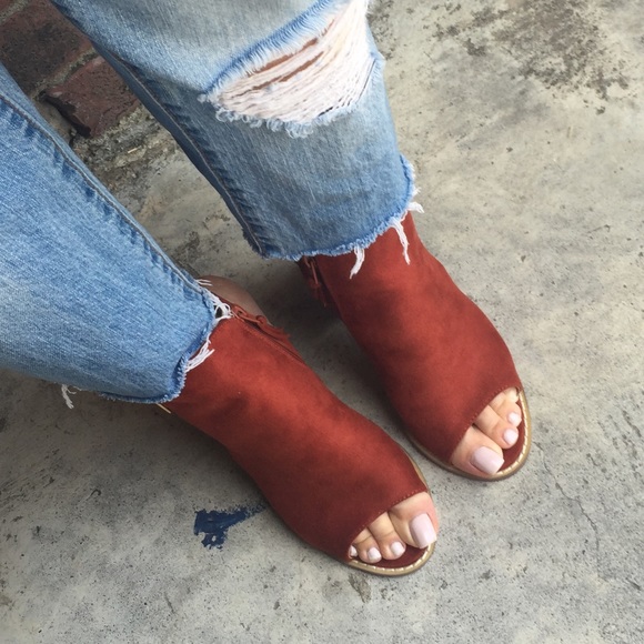 Super Chic Fashion Heels - Picture 3 of 4