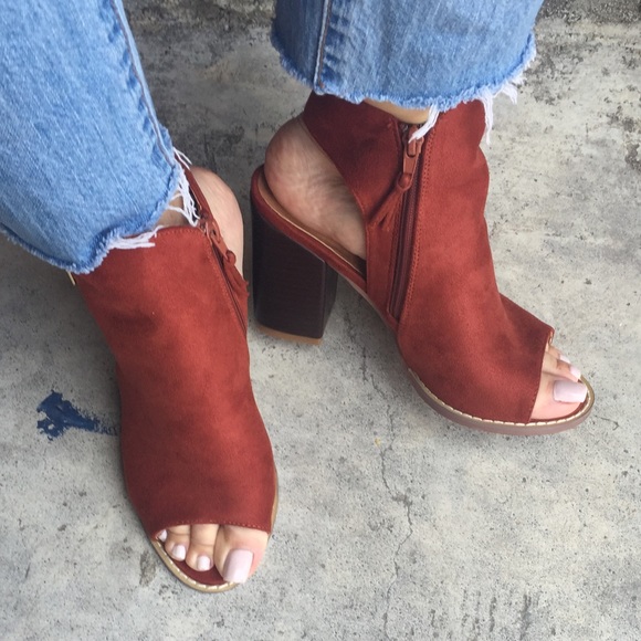 Super Chic Fashion Heels - Picture 4 of 4