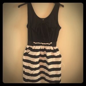 One of my favorite black and white dresses!😍