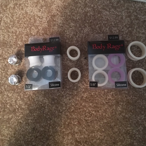 Gauges sizes 3/4 inch. On the right.