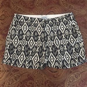Old Navy Black&White Dressy Shorts!